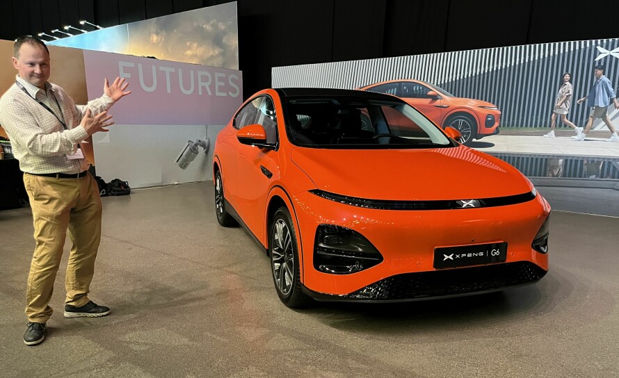 SALGSPOTENSIAL: Knut Arne Marcussen, PR Manager Xpeng Motors Norway AS, har stor tro på den 475 centimeter lange SUV-en G6 som kommer i salg snart.