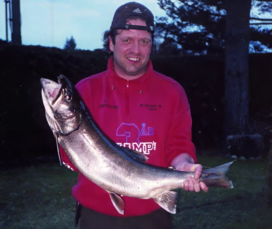 <b>LUTVANN:</b> I 2004 tok Pål Sanders daværende norske sportsfiskerekord på kanadarøye, en fisk på 6,82 kilo fordelt på 81 centimeter. Fisken ble tatt på en 40 grams Møresilda fisket dypt i Lutvann i Oslo i ­slutten av april.
