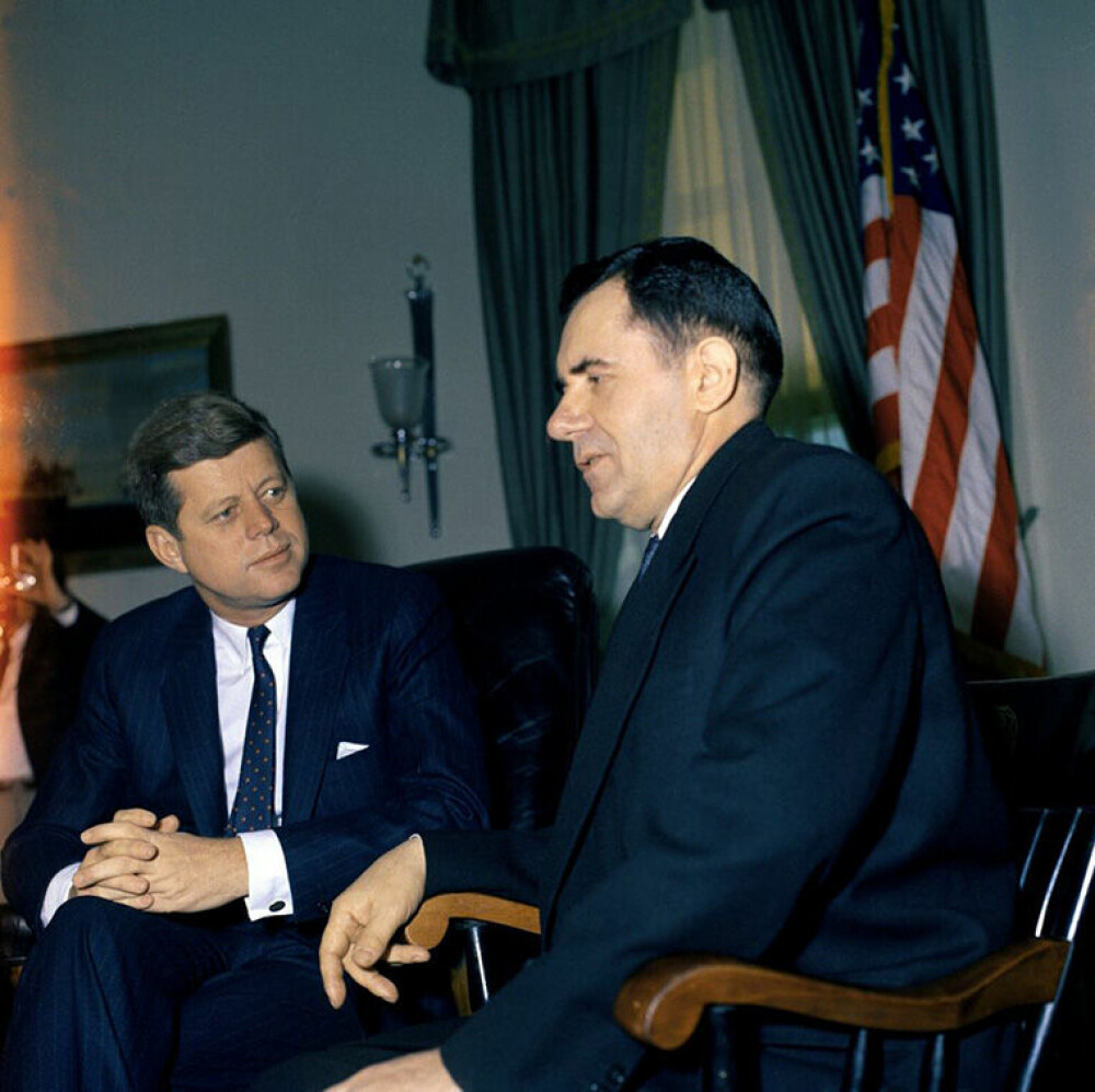 <b>STRAMME I MASKA:</b> President John F. Kennedy og Sovjets utenriksminister Andrej Gromyko møttes i Det hvite hus i mars 1961. Begge visste mer om aktivitet under vann utenfor Norge enn de fleste andre.