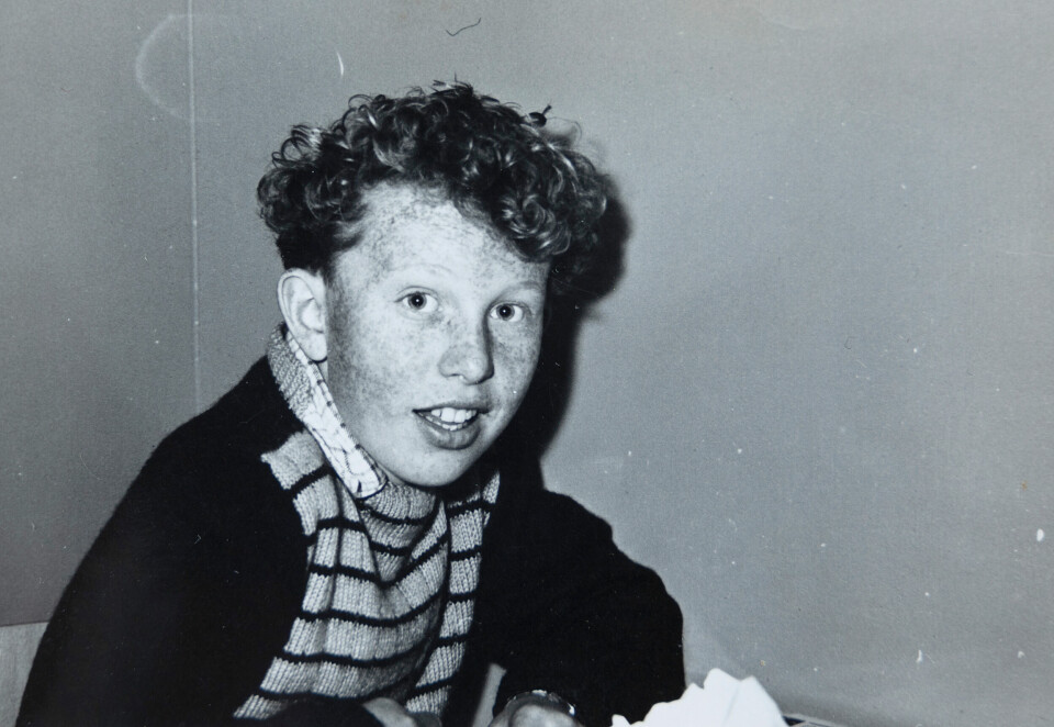 DEN GANG DA: Et langt og spennende liv som utenlandsreporter venter denne 10 år gamle pjokken. Odd Karsten på skolebenken i 1955.