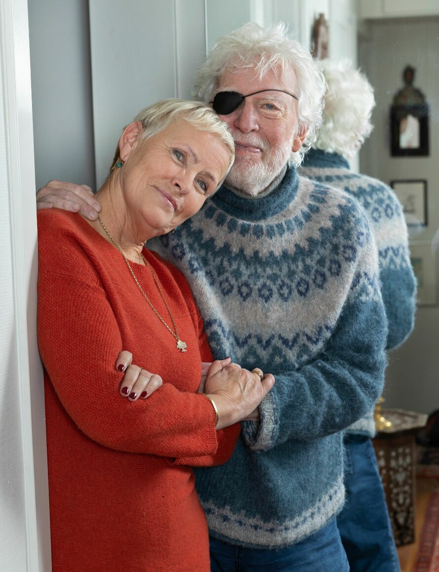 STERK KJÆRLIGHET: Odd Karsten og Berit kan feire 13 års bryllupsdag i år. Hun har vært en stor støtte under ektemannens skriveprosess. Selv er hun utdannet jordmor, og er førsteamanuensis ved OsloMet.