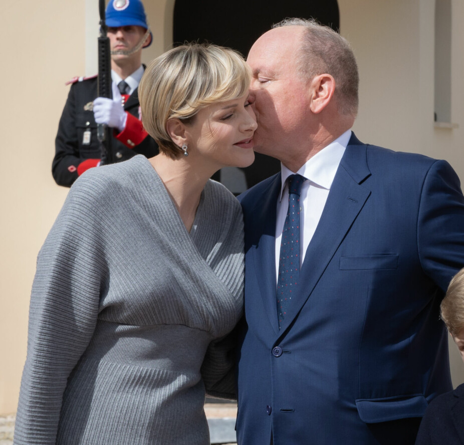 <b>KYSS, KLAPP OG KLEM</b>: Charlene og Albert virket svært så lykkelige under feiringen av fyrstens bursdag i Monaco.