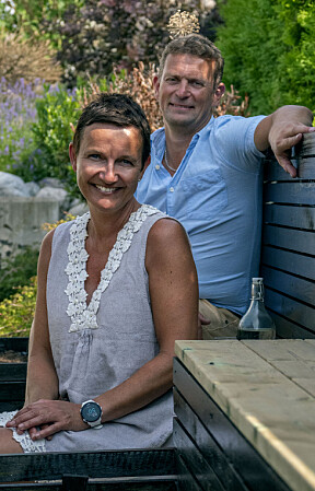 HAGEENTUSIASTER: Gro Anita Hansen og mannen Stig Roar Hansen fra Stathelle liker kreative prosjekter i hagen.