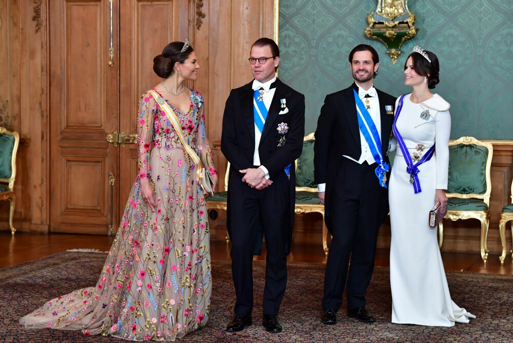 <b>KUNNE BLITT KONGE:</b> People Magazine gjør et nummer av at Carl Philip og Sofia kunne blitt Sveriges kongepar. Etter lovendringen<br/>i 1980 er det i stedet storesøster Victoria, her sammen med prins Daniel, som er tronarving.