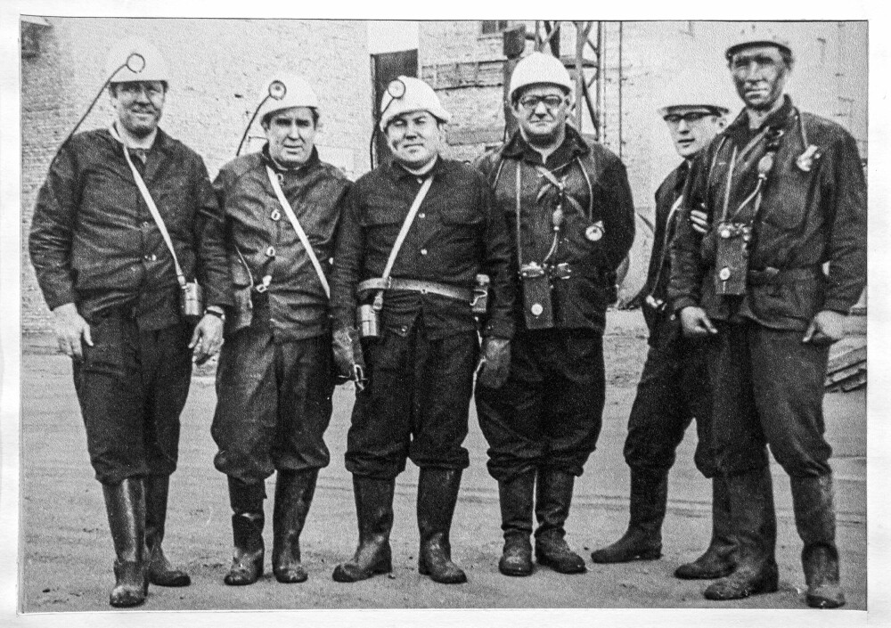 <b>PRESTISJEJOBB:</b> Landets første president (i midten, uten briller), Nursultan Abishuly Nazarbayev, jobbet i en kullgruve i Karaganda under Sovjettiden.