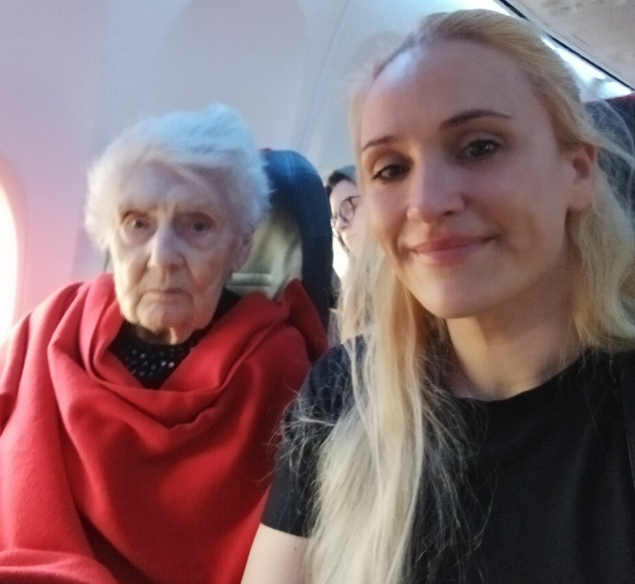 <b>TOK TAK:</b> Barnebarnet Camilla tok tak da hun forstod at farmor Anny ønsket å reise fra Hamar til Stavanger for å møte lillesøster Synnøve.