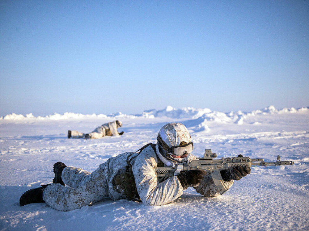 <b>ISKRIGER:</b> Allerede i 2015 trente russiske fallskjermsoldater i arktisk krigføring på Nordpolen.