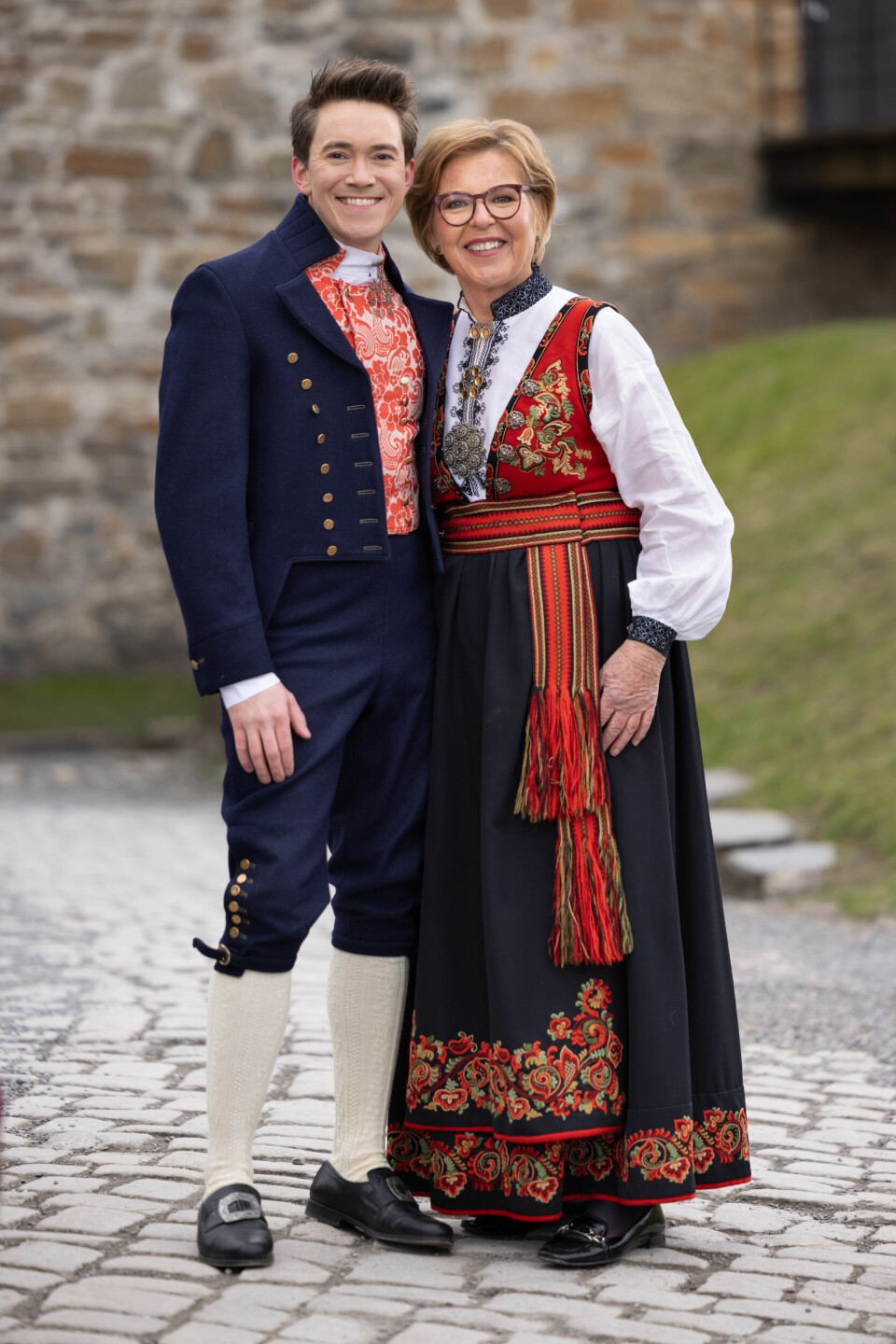 LAGER BUFFÈ: Christer Rødseth og Wenche Andersen skal lage en 17. mai-buffé med salte og søte retter som skal inspirere seerne. De to jobbet også sammen på 17. mai i fjor.