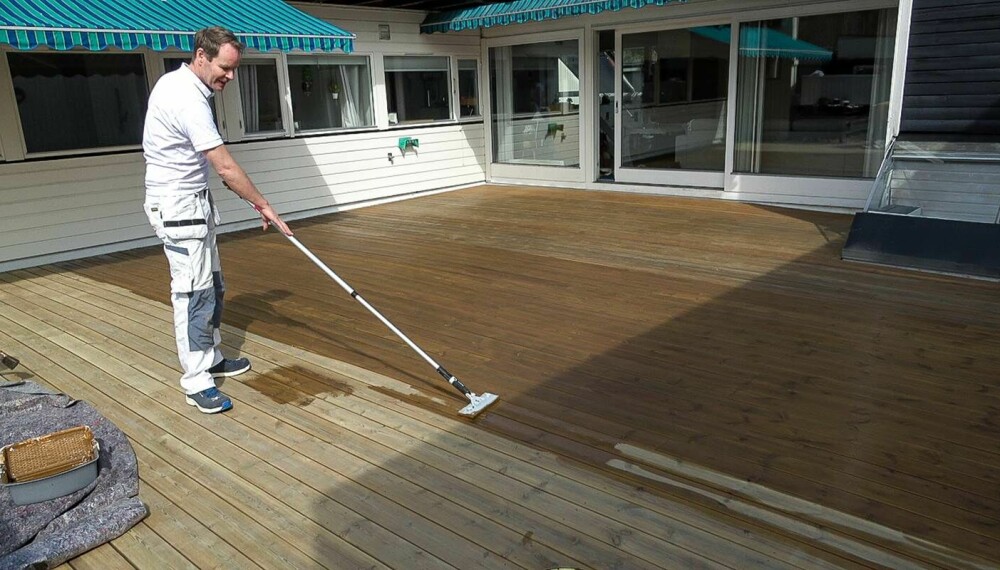 <b>VEDLIKEHOLD AV TERRASSEN: H</b>ar du en stor platting eller terrasse, er det ekstra ergerlig dersom den blir full av pollen før den har rukket å tørke.