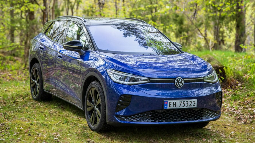 RUNDE FORMER: Høy livlinje, relativt smale sidevinduer, bred C-stolpe og rund fasong hjelper ikke på oversikten.