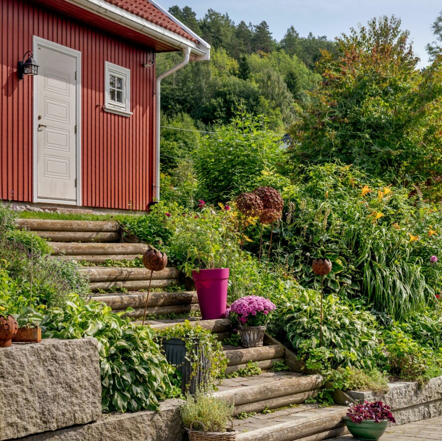 BRYGGERHUS: Det gamle og falleferdige uthuset ble revet, og i stedet satte de opp det de kaller bryggerhuset. Dette er blant annet blitt flittig brukt av sønnene og deres venner til spilling og LAN-parties opp gjennom årene.