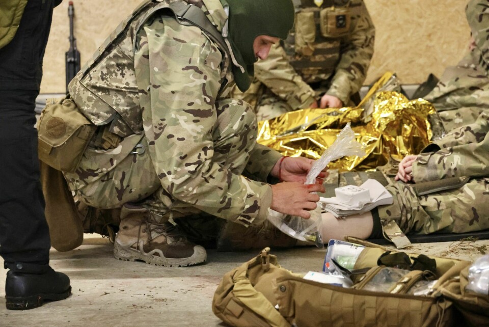 SANITETSKURS: Ukrainsk sanitetspersonell får opplæring i Trøndelag i april 2024. De fleste har stridserfaring.