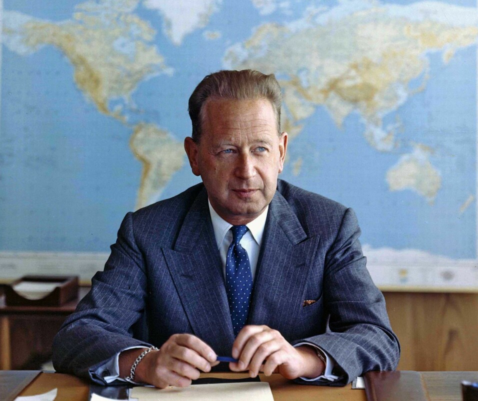 <b>DEDIKERT:</b> Her er FNs generalsekretær Dag Hammarskjöld på sitt kontor i 1959. Han var bare 56 år gammel da han omkom i en flyulykke.