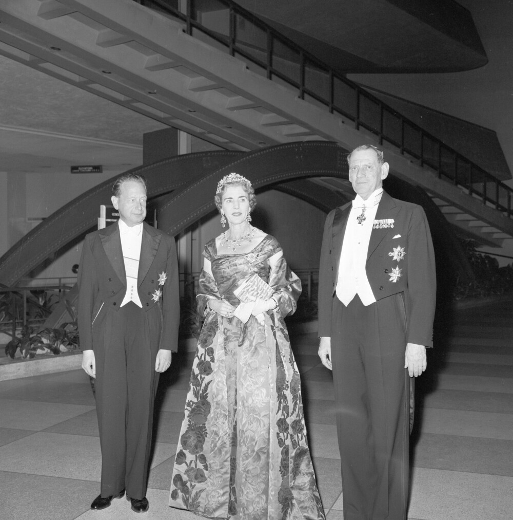 <b>KONGELIG OMGANGSKRETS:</b> Dag Hammarskjöld sammen med dronning Ingrid og Frederik 9. under kongeparets USA-reise i 1960. Ingrid og Frederik var foreldrene til danske dronning Margrethe.