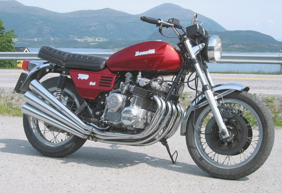 DEN FØRSTE: Benelli var først ute med en sekssylindret motor. I prinsippet var den en Honda CB 500-firer med to ekstra sylindre. Med seks eksospotter skjønte alle hva det dreide seg om.