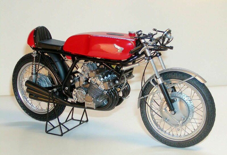 FOR 60 ÅR SIDEN: Tidlig på 1960-tallet utviklet Honda en 250-racer. Den sekssylindrede motoren var et finmekanisk mesterstykke. Med små og lette stempler, kunne motoren dras til 18 000 omdreininger. Da var ytelsen 60 hester. Det var altså for 60 år siden.