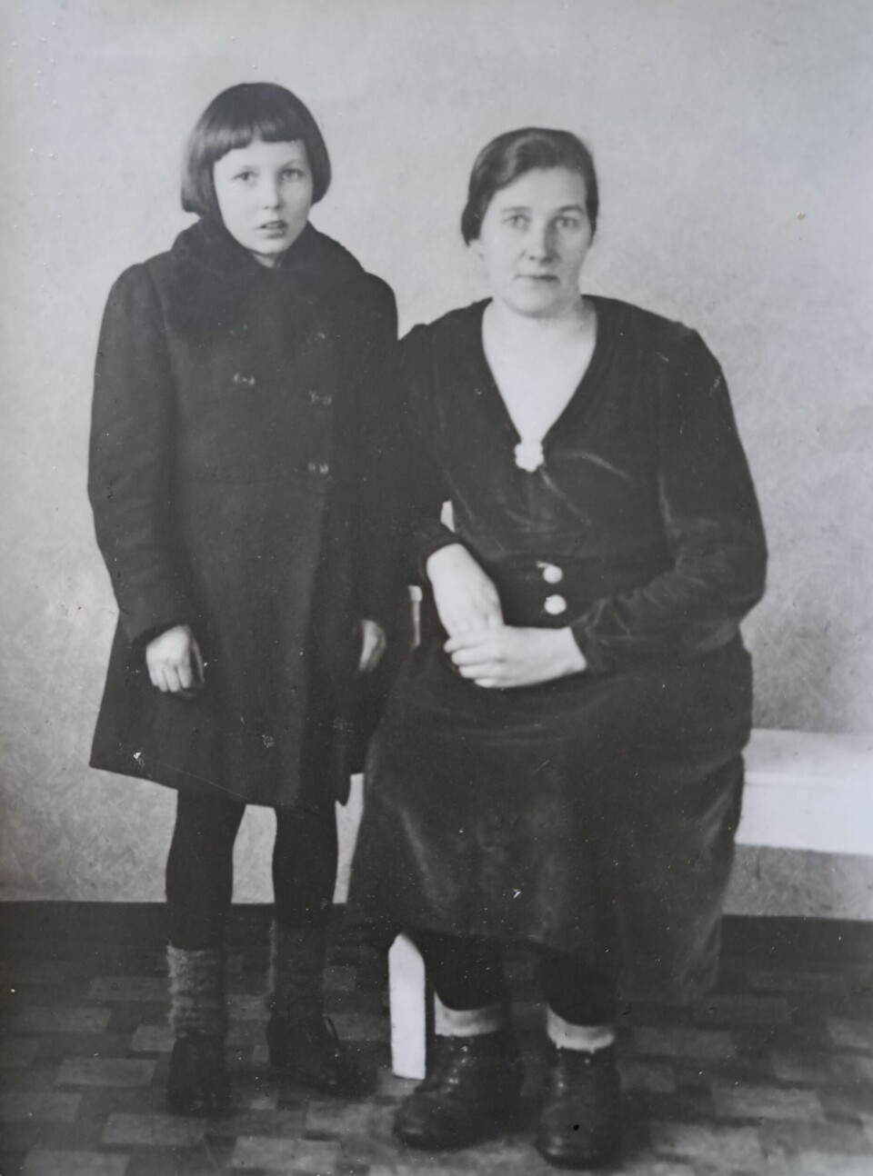 MISTET LIVET: 15 år etter at dette bildet ble tatt under evakueringen i Svolvær 1944, mistet Marianne Jakobsen livet i leireskredet i Sokkelvik. Her sammen med datteren Margot Signora.