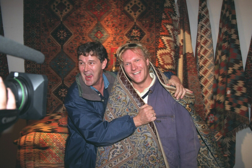 SKJULT KAMERA: Kjendisene lot seg lure av Leif-Erik i TV-serien «Komplottet». Her med skuespilleren Sven Nordin i 1997.