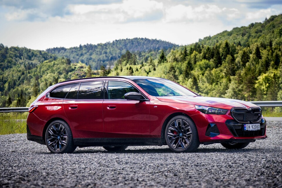 PRAKTISK SPORTSBIL: Touring-versjonen er rommelig og fleksibel. I M60-versjon også en kostbar, godt kamuflert sportsbil.