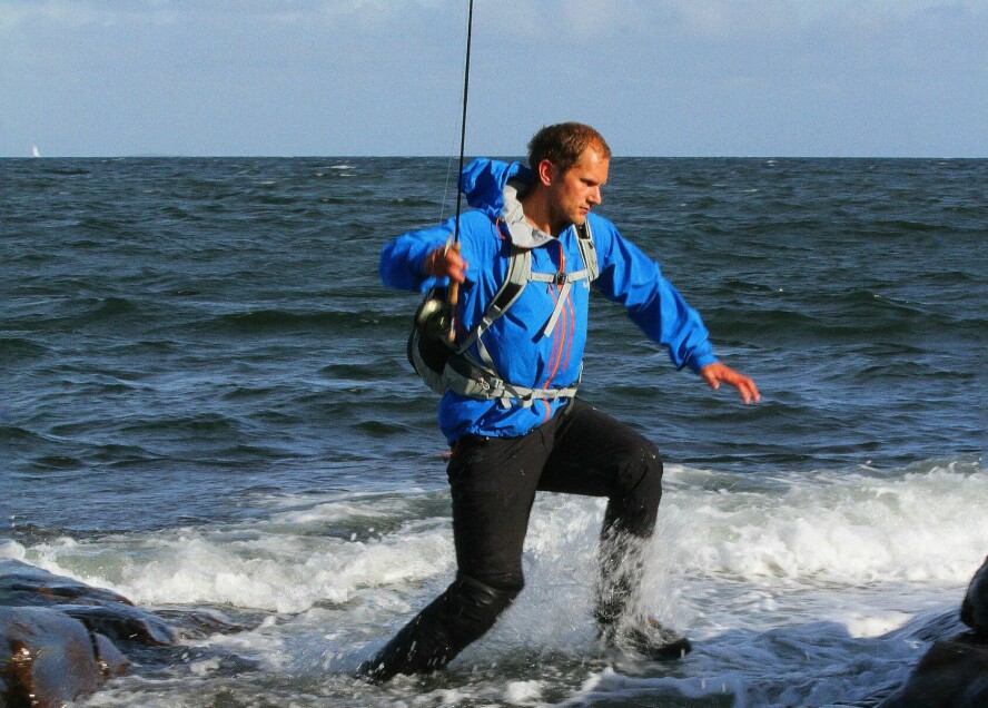 TIDEVANNET: Ivrige sportsfiskere som glemmer fenomenet tidevann, har opplevd å få en høyst ufrivillig svømmetur på hjemveien.