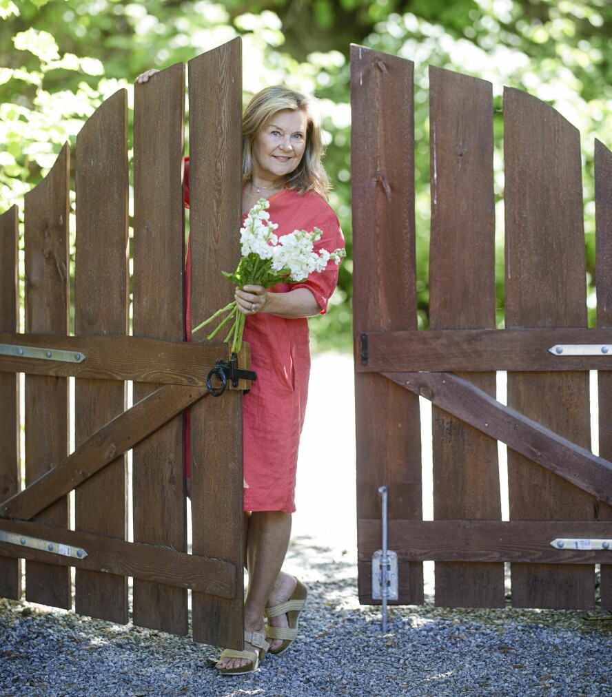 IDYLL: – Jeg elsker å tilbringe sommeren her, hvor det er bilfritt og godt å leve, sier Elisabeth.
