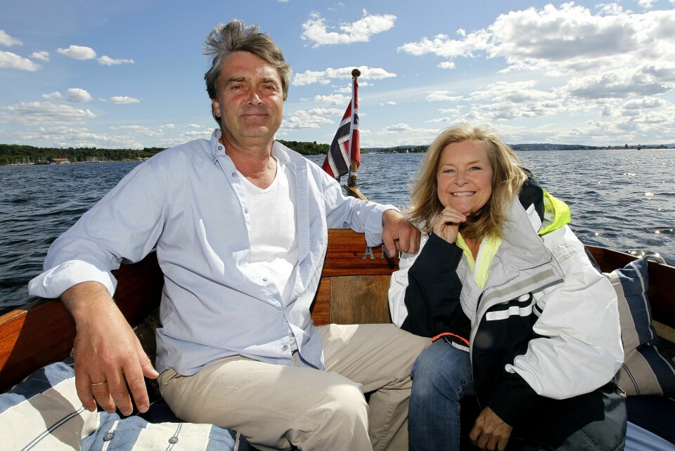 MINNER: Her er Elisabeth Andreassen på båttur med ektemannen Tor Andreassen, sommeren 2012. Tor gikk bort i 2016.