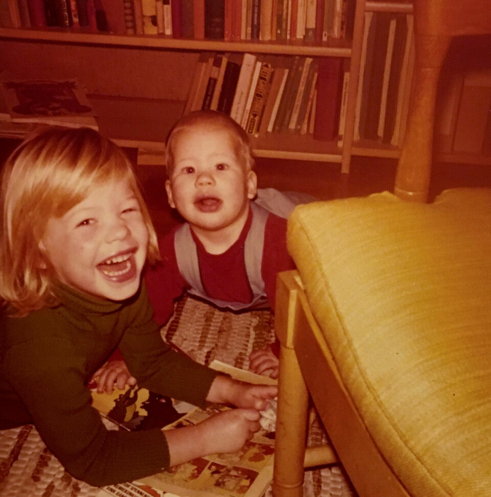 BARNDOM: Her er jeg og lillebror Anders med Donald-blader. Året var 1976.