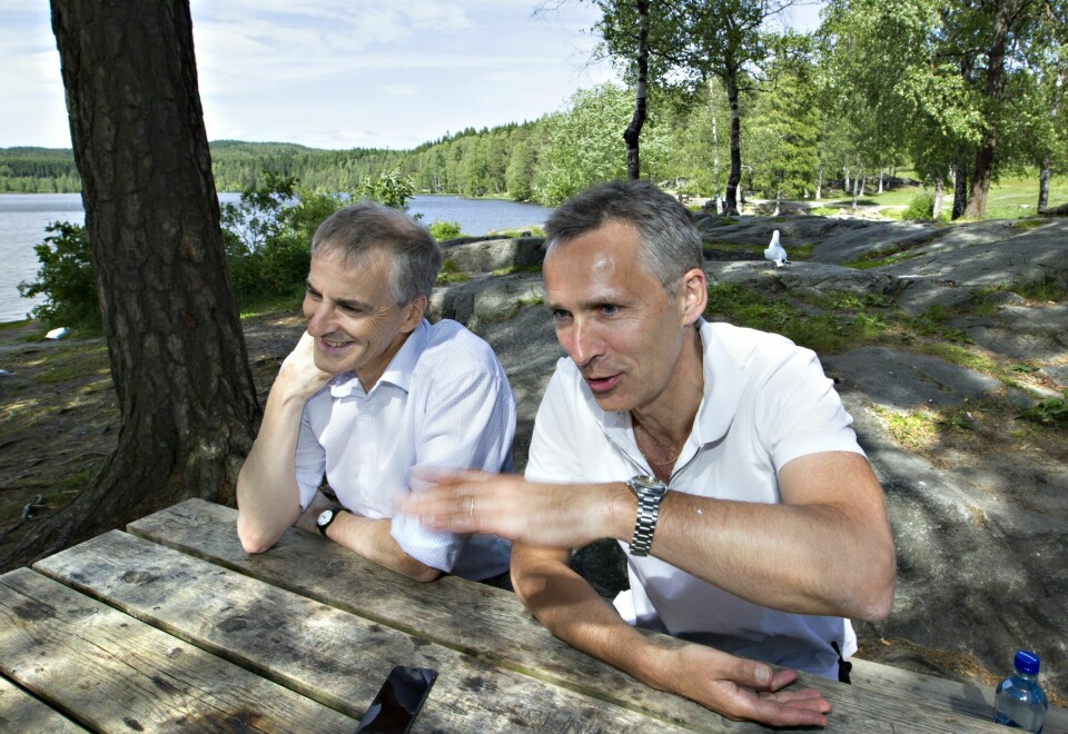 GODE VENNER: Jonas Gahr Støre og Jens Stoltenberg på Sognsvann for å snakke om livet, døden, kjærligheten – og politikk. Den tidligere og den nåværende statsministeren har et nært forhold og er gode venner.