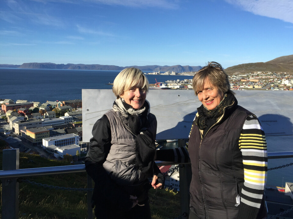 PÅ TUR: Her er venninnene på tur med Hurtigruteskipet MS Finnmarken.