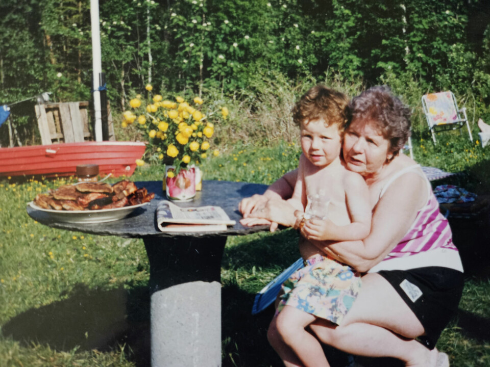 PÅ HYTTA: Sindre hadde mange fine stunder sammen med mormor på hytta.