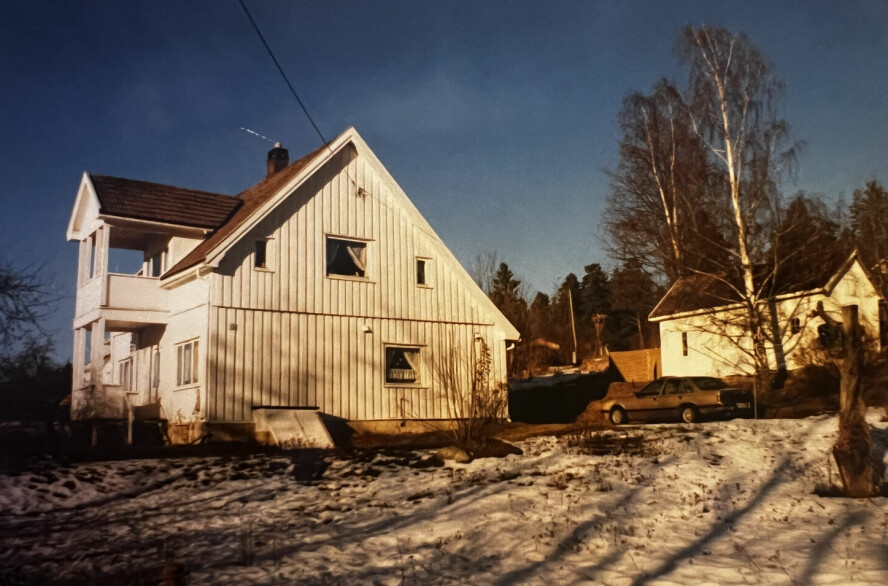 Før: Huset som ble satt opp på Bekkestranda i 1920, fikk stå her til 2010 da det ble revet og erstattet med et nytt sveitserhus.