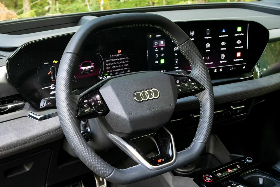 VELLYKKET: Kombinasjonen av tydelig infodisplay, smart skjermmeny og klassisk betjening er noe vi liker svært godt.