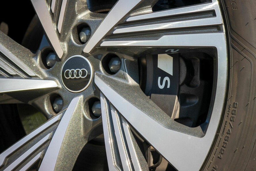 S FOR SPORTSLIG: SQ6-modellen vi har kjørt stiller med heftige 21-tommere, solide bremser og et fast understell.