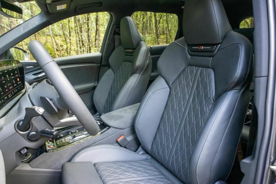 FUNGERER: S-interiør med sportsseter plus i nappaskinn er deilig, men koster selvsagt ekstra.