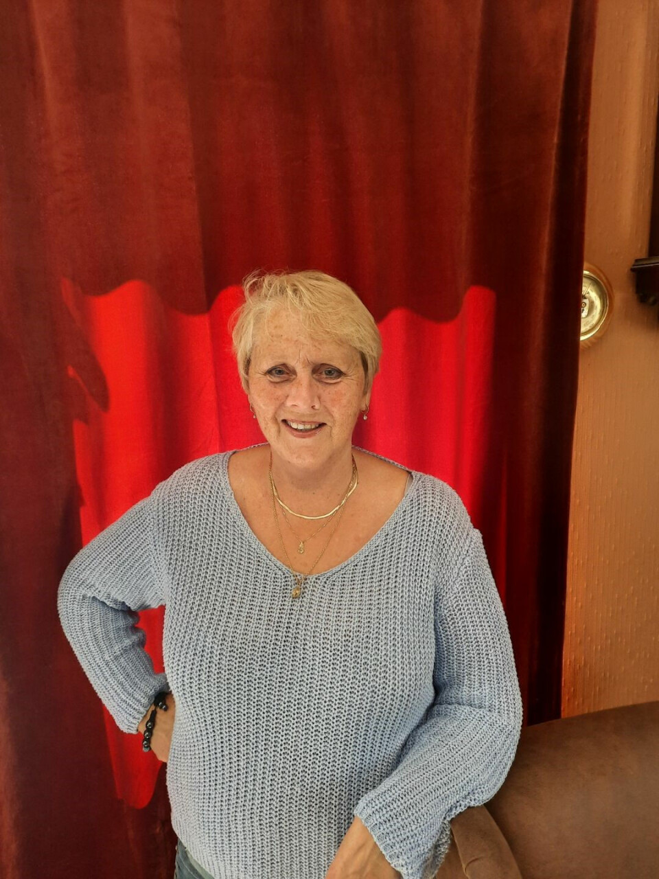 STOLT AV FARMOR: Bitten Jensen var 50 år før hun fikk vite om den mørke tragedien i familien. I dag er hun stolt av farmor og glad for at hun ble kjent med henne selv om farmor aldri snakket om det som hadde skjedd.