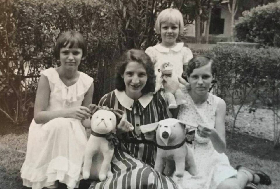 JAVA: Som barn bodde Margaretes familie på Java i ti år. Her er hun i 1934 med en venninne og søstrene Charlotte og Gertrude.