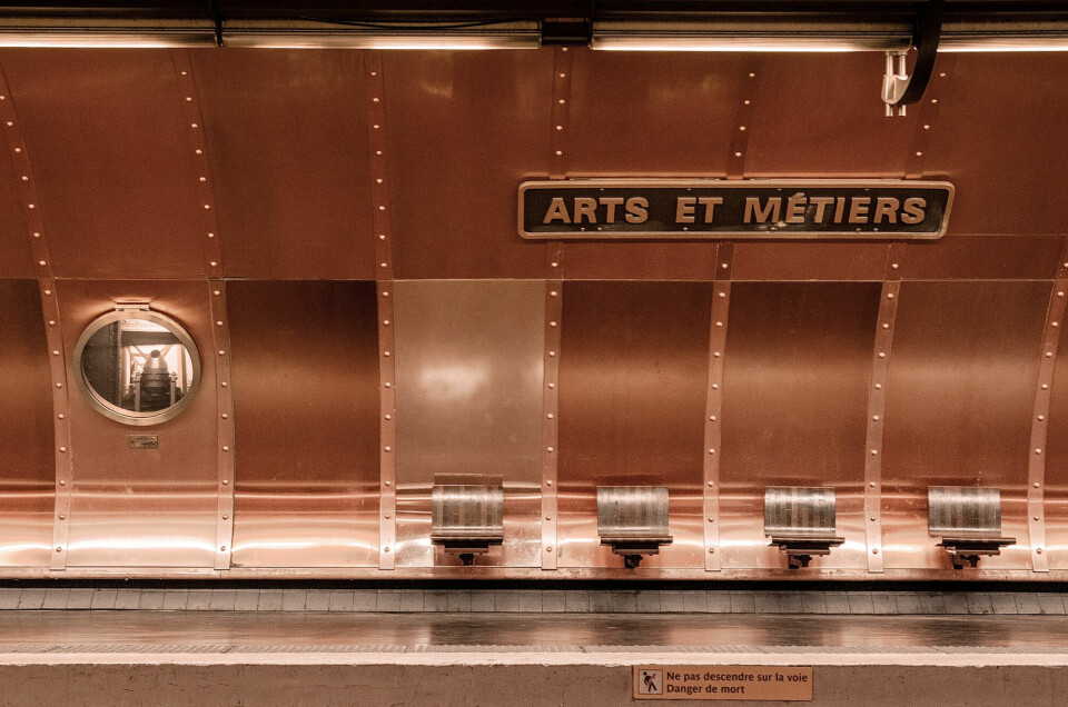 JULES VERNE-UBÅT: Stasjonen Arts et Métiers i Paris imponerer med retro kobber-estetikk.