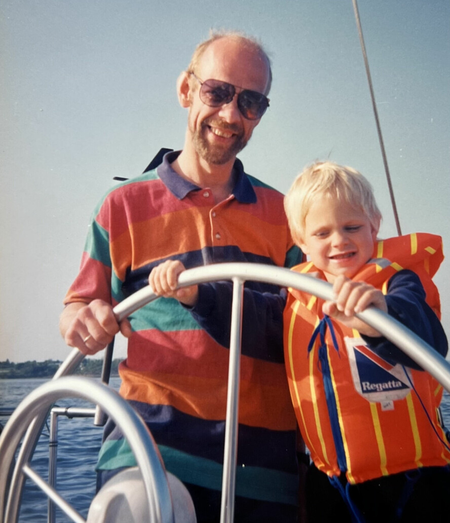 SJØMANN: – Faren min kunne mange ting, og jeg opplevde mye sammen med ham, som å seile, sier Mímir.