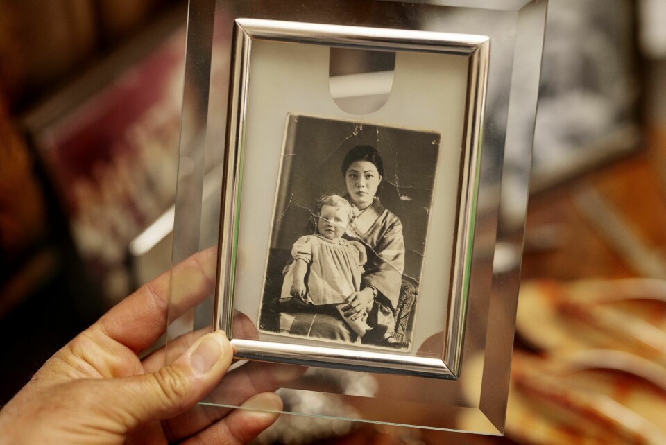 ORIENTALSKE «RØTTER»: –Jeg føler meg litt japansk. Jeg er jo født der, sier Liv Ullmann. Her sammen med sin barnepike i Tokyo mot slutten av 30-tallet.