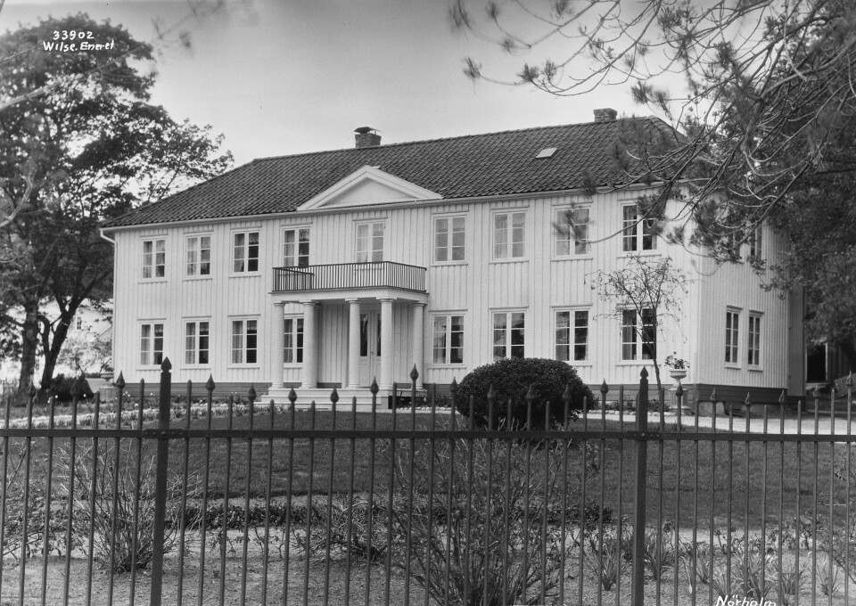 BARNDOMSHJEMMET: I 1918 kjøpte Hamsun gården Nørholm utenfor Grimstad. Takket være pengene som fulgte med Nobelprisen kunne han forvandle den til en herregård.