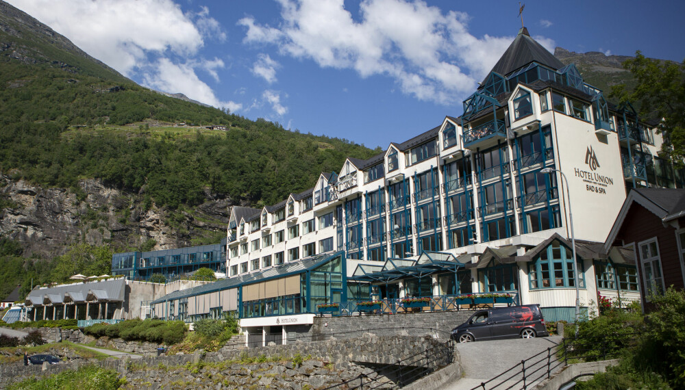 HOTEL UNION GEIRANGER: Det firestjerners hotellet kan skilte med et spa, tre restauranter, innendørs- og utendørsbassenger, egen nattklubb og til og med et veteranbilmuseum