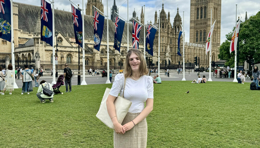 EVENTYRLYSTEN: Emma elsker å reise og oppleve verden. Her er hun i London.