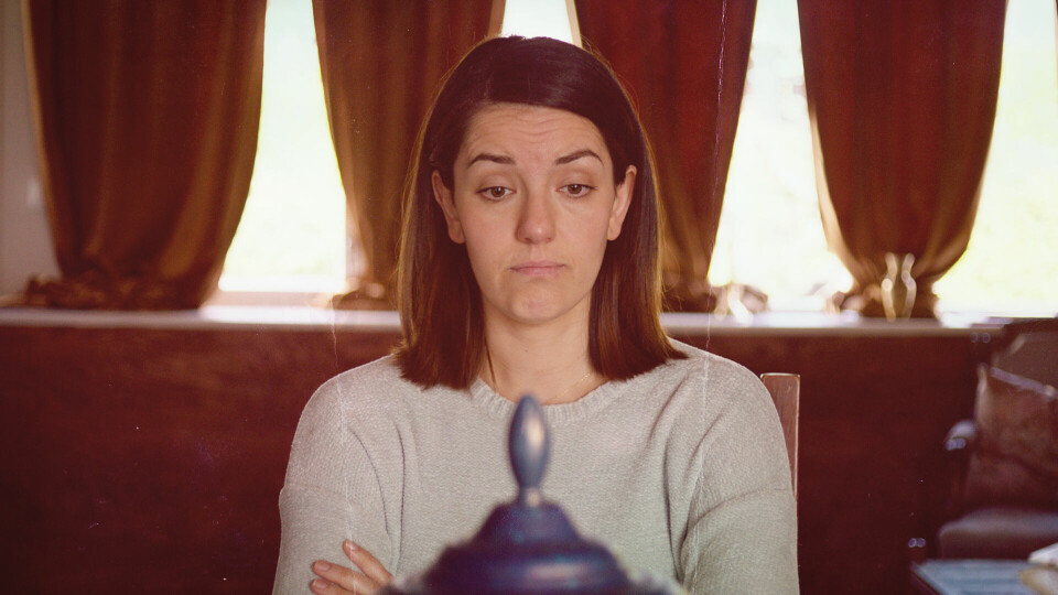 DEBUTEN: – Det er sikkert mange som tenker at det å prøve seg som skuespiller, er easy peasy, men fy fader – det er krevende, altså. Det er et fag for en grunn! Jeg er så takknemlig for at jeg har fått denne muligheten, sier Selda til Her og Nå. Her fra filmen «Norsk-ish».