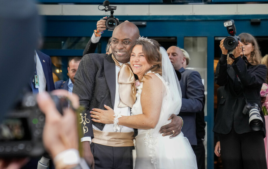 GIFTET SEG: Prinsesse Märtha Louise og Durek Verret ankommer bryllupsfesten sin på Hotel Union i Geiranger lørdag 31. august.