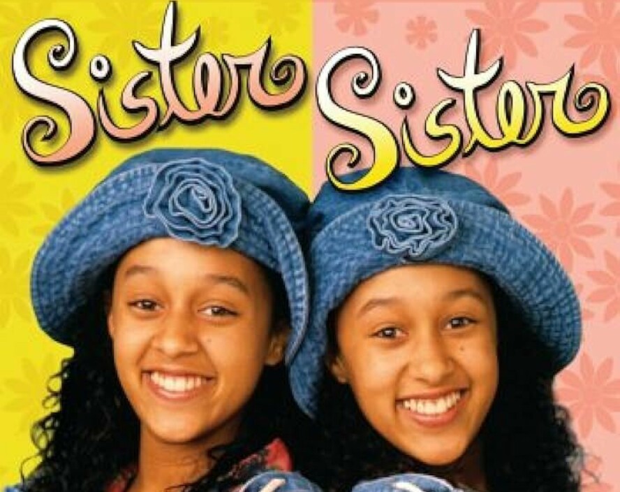 SOM TO DRÅPER VANN: Tia og Tamara sjarmerte publikum i Sister, Sister.
