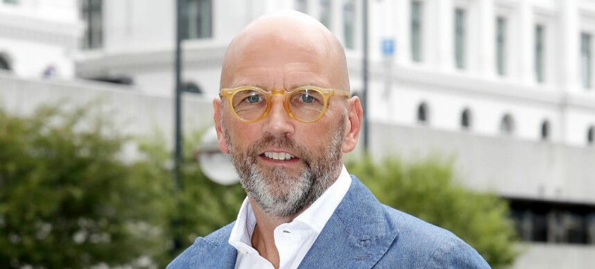 Står opp i firetiden og jobber 75 timer i uken