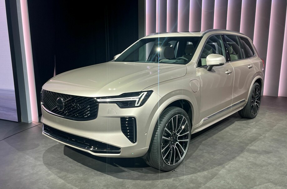 AVSLØRT: Nye Volvo XC90 hadde verdenspremiere på World of Volvo i Gøteborg i dag. Den får en veiledende startpris på 1 196 500 kroner. inkludert frakt og levering. Bilen er tilgjengelig for bestilling fra og med i dag og første kundelevering er planlagt til slutten av 2024.