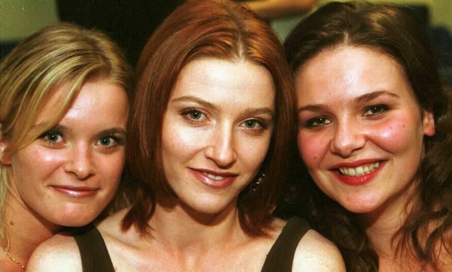 VENNER OG FIENDER: Tre barndomsvenninner med problemer var ikke nok til å vinne såpekrigen.