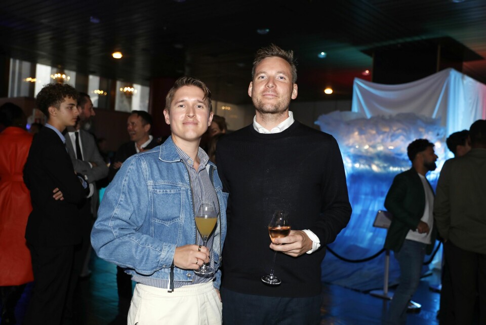 GOD STEMNING: Programleder Niklas Silseth Baarli og ektemannen Benjamin Baarli Silseth lo godt da de fikk spørsmål om hva de ville ha funnet på som milliardærer.