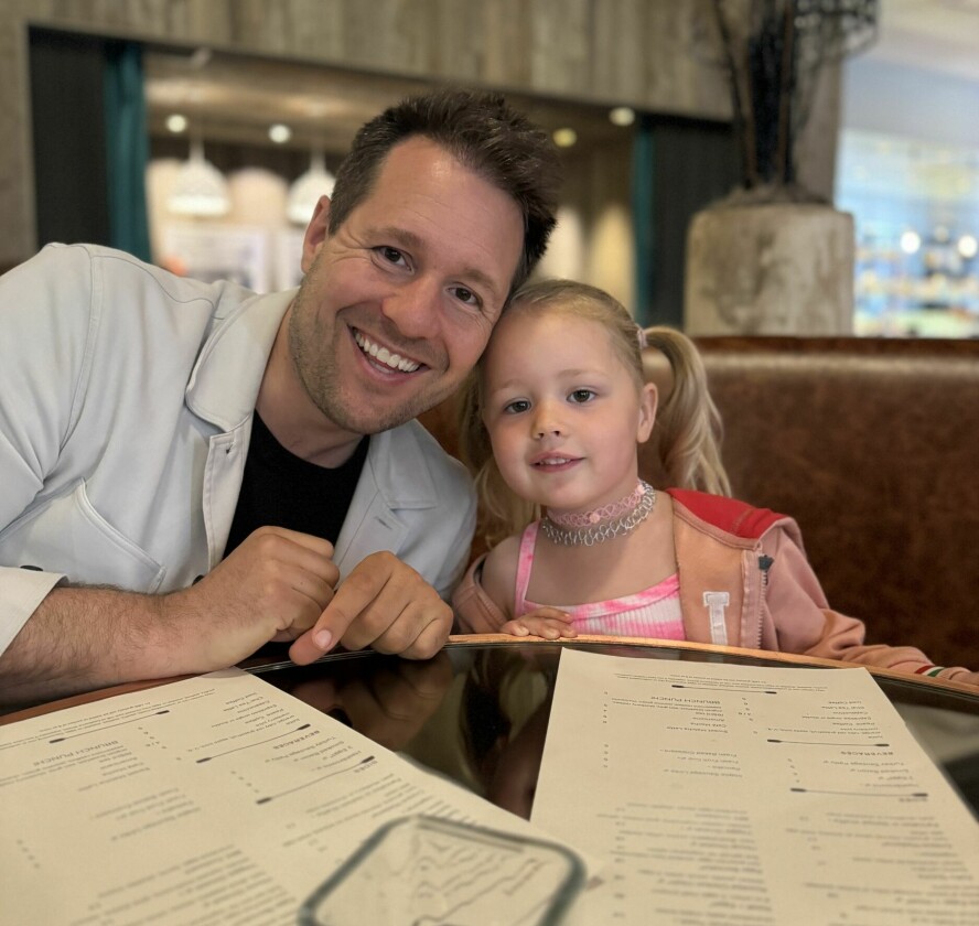 PAPPAS JENTE: Her er Sverre sammen med datteren Sunniva (4).